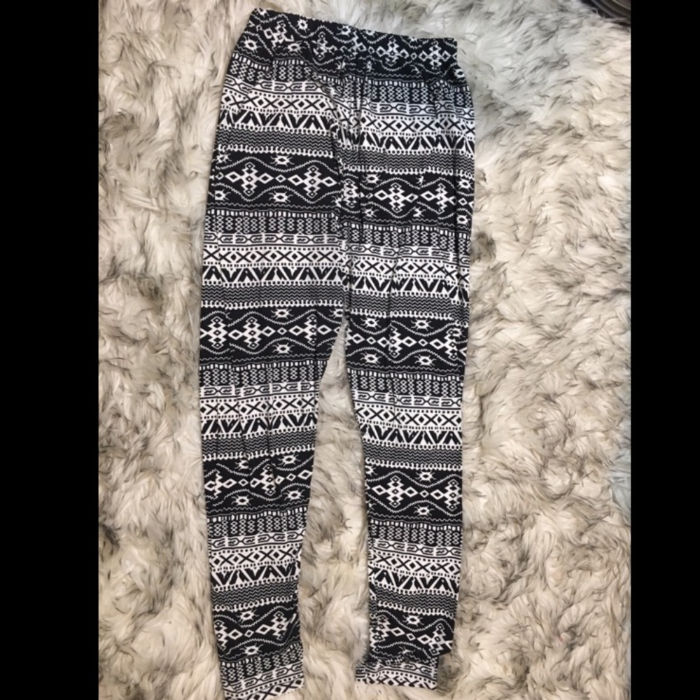 Black and white patterned leggings